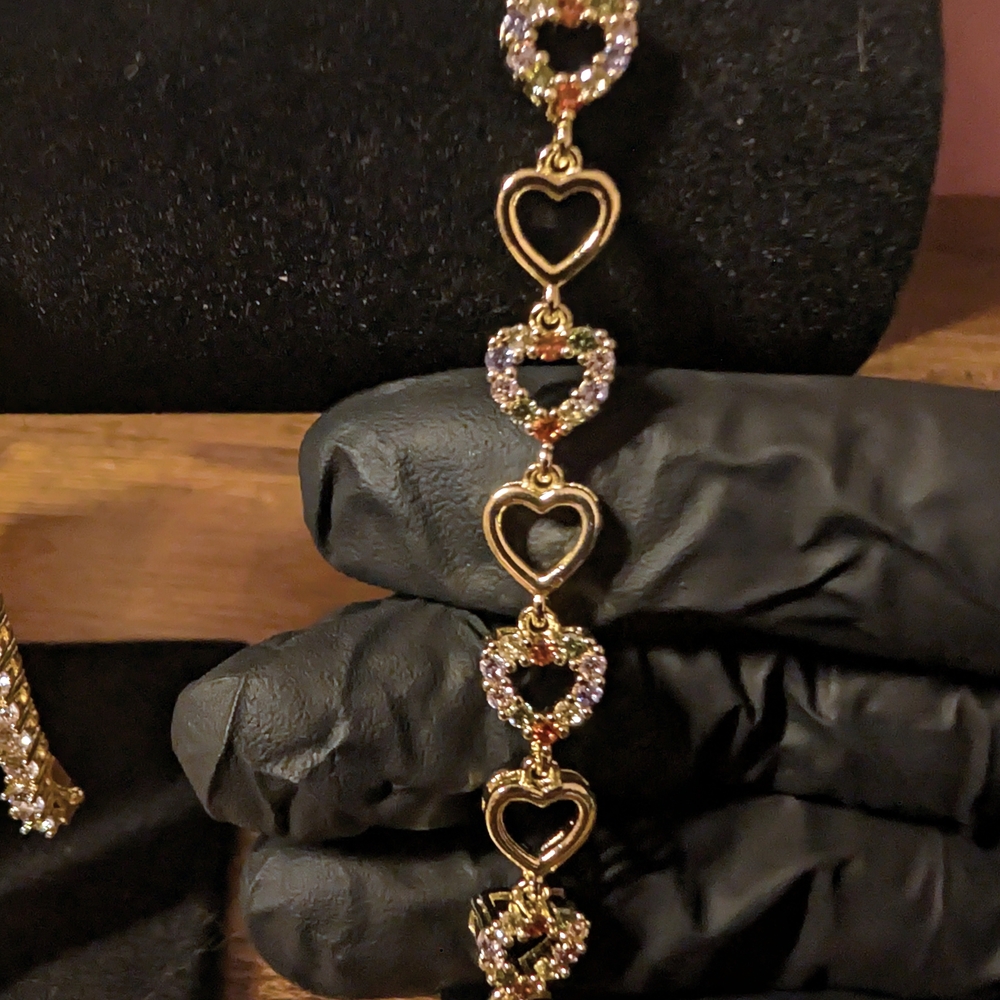 Chic Gold Heart Bracelet with Sparkling Accents